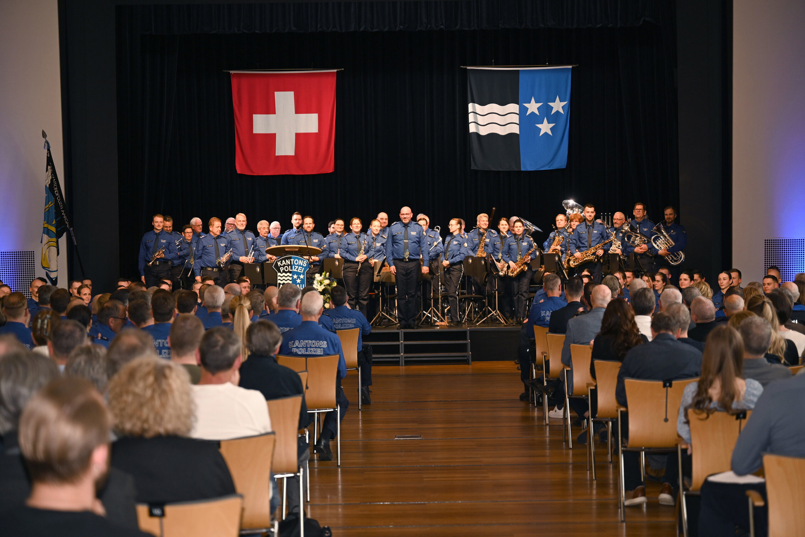 Aarau AG: 48 neue Polizisten vereidigt – feierliche Inpflichtnahme