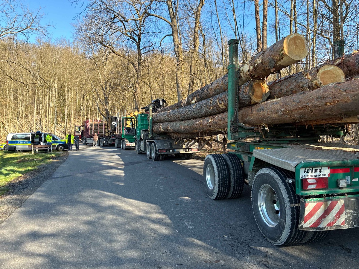 Marburg-Biedenkopf, Hessen: Zahlreiche Verstöße bei Kontrollen von Holztransportern