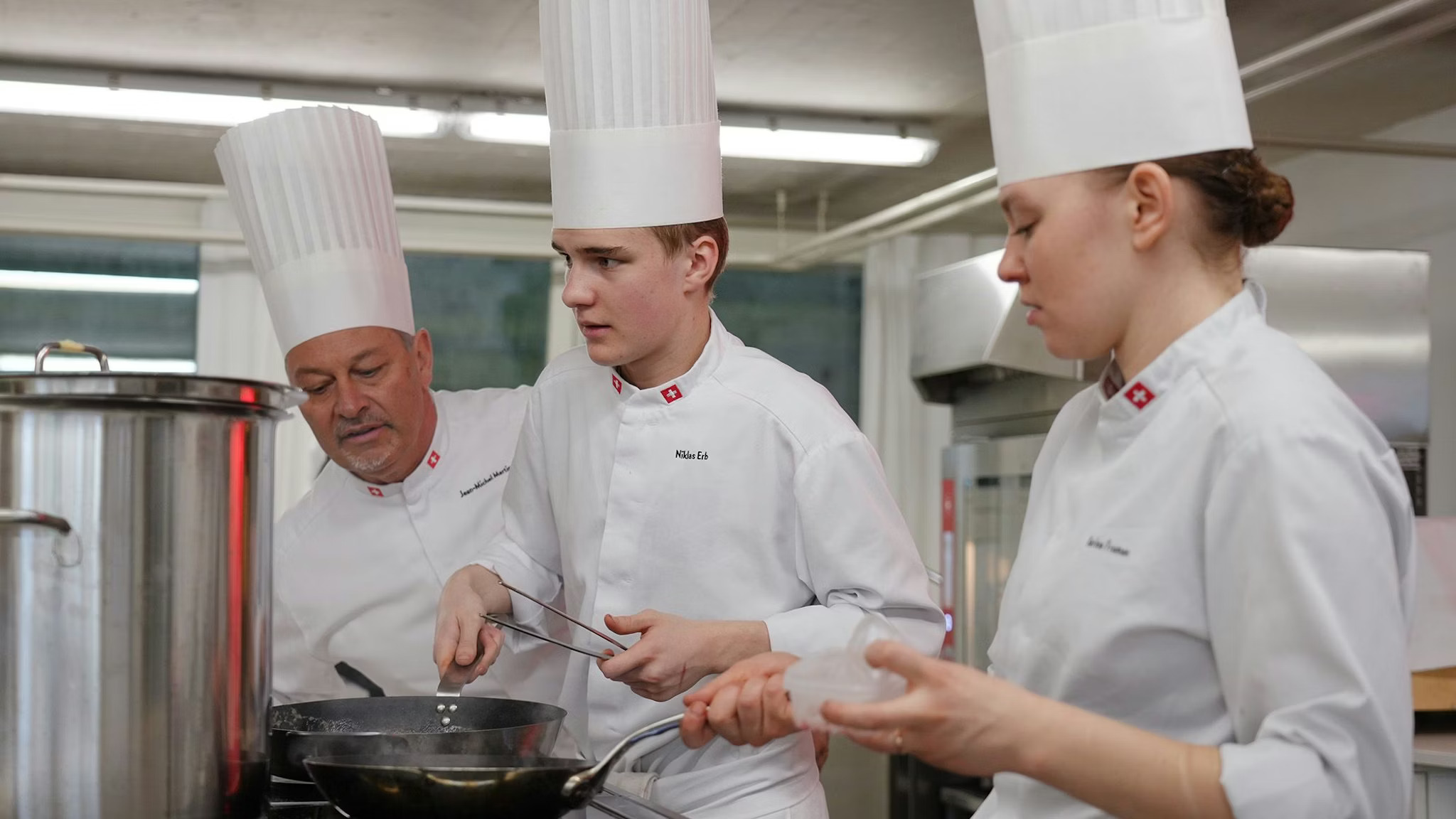 Schweizer Armee: Koch-Talent Karina Fruman erreicht Platz 15 am „Bocuse d’Or Europe“