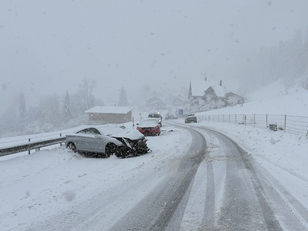 Kanton St.Gallen SG: Glätte und Schnee – zahlreiche Unfälle am Morgen