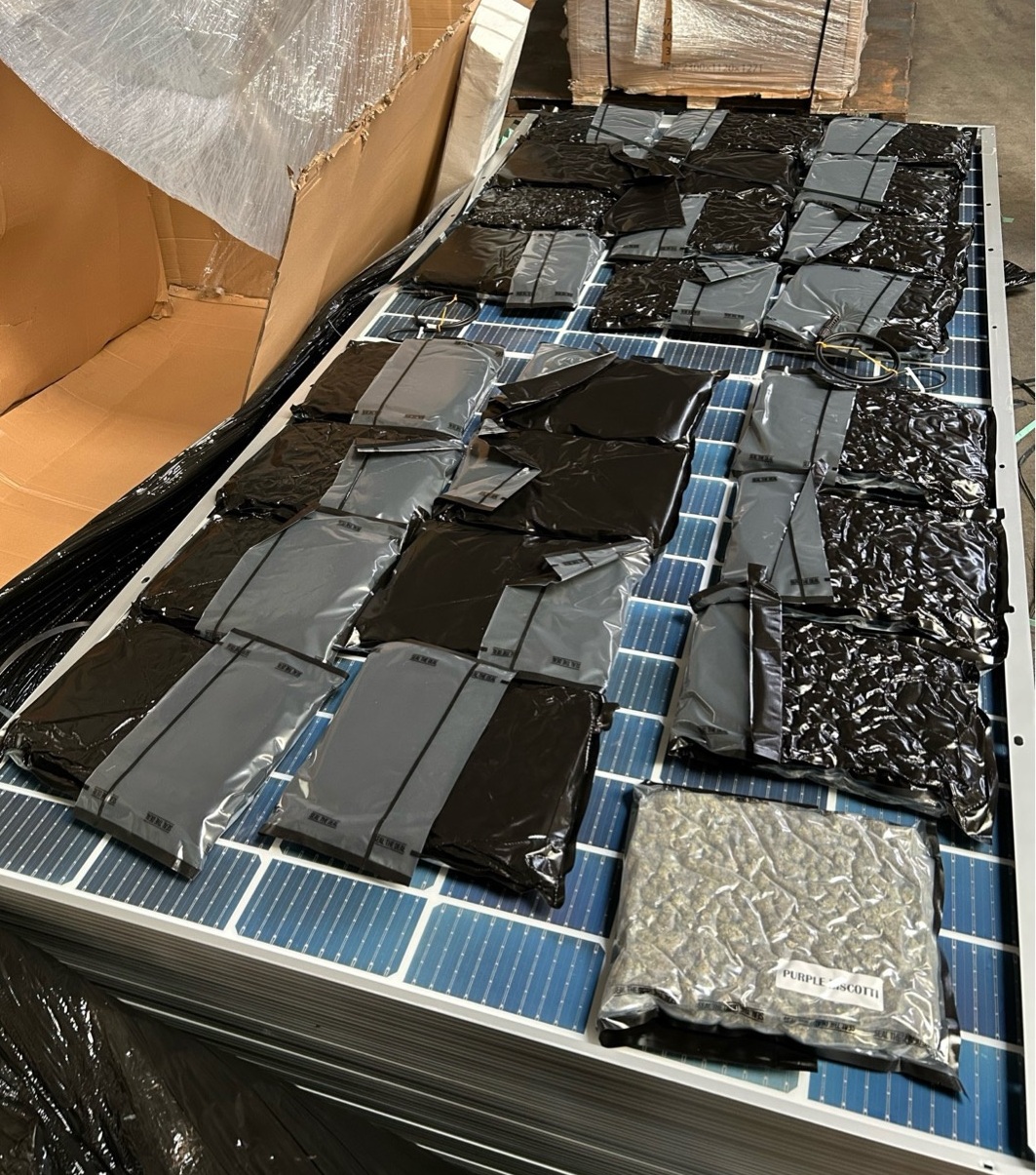 Frankfurt am Main, HE: 654 Kilo Marihuana im Flughafen entdeckt – versteckt in Solarmodulen