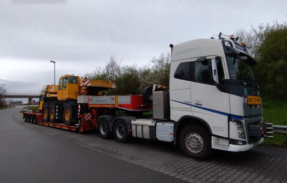 Osnabrück, Niedersachsen: Extrem überladen – Polizei zieht Sattelzug aus dem Verkehr