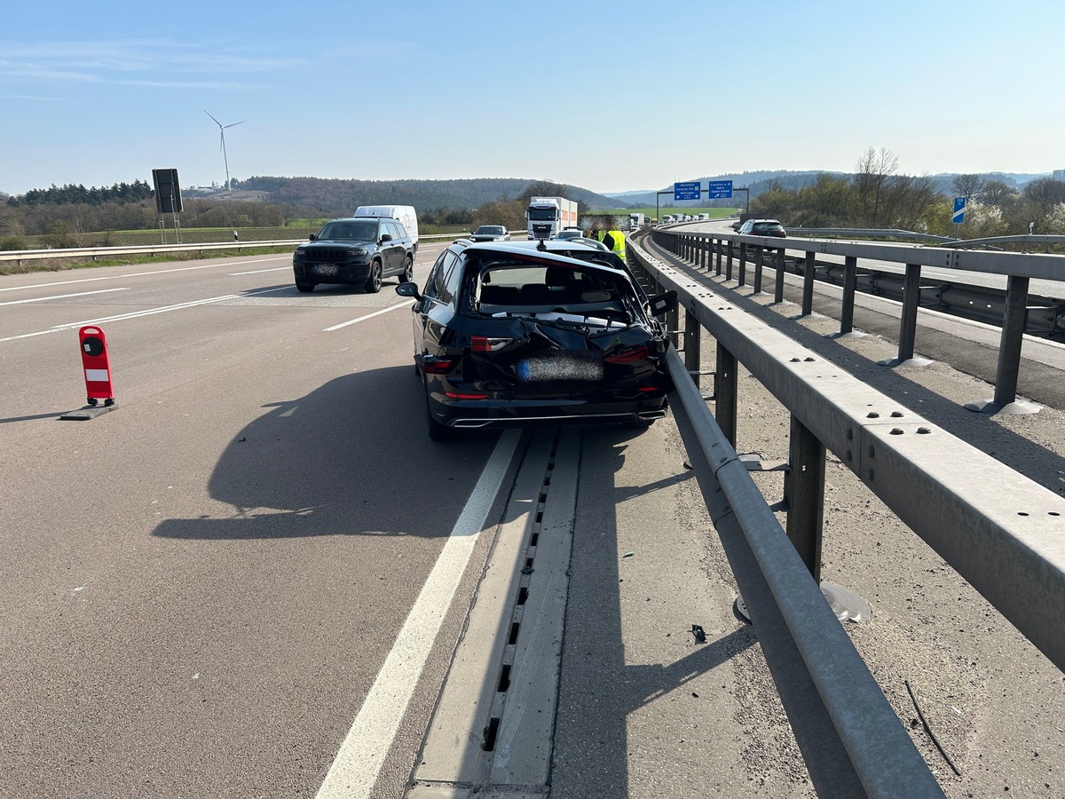 Kaiserslautern, Rheinland-Pfalz: Heftiger Unfall auf A6 – Auto schleudert über Fahrbahn