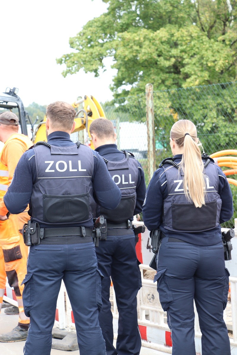 Münster, NRW: Zoll entdeckt zahlreiche Fälle von Schwarzarbeit auf Glasfaserbaustellen
