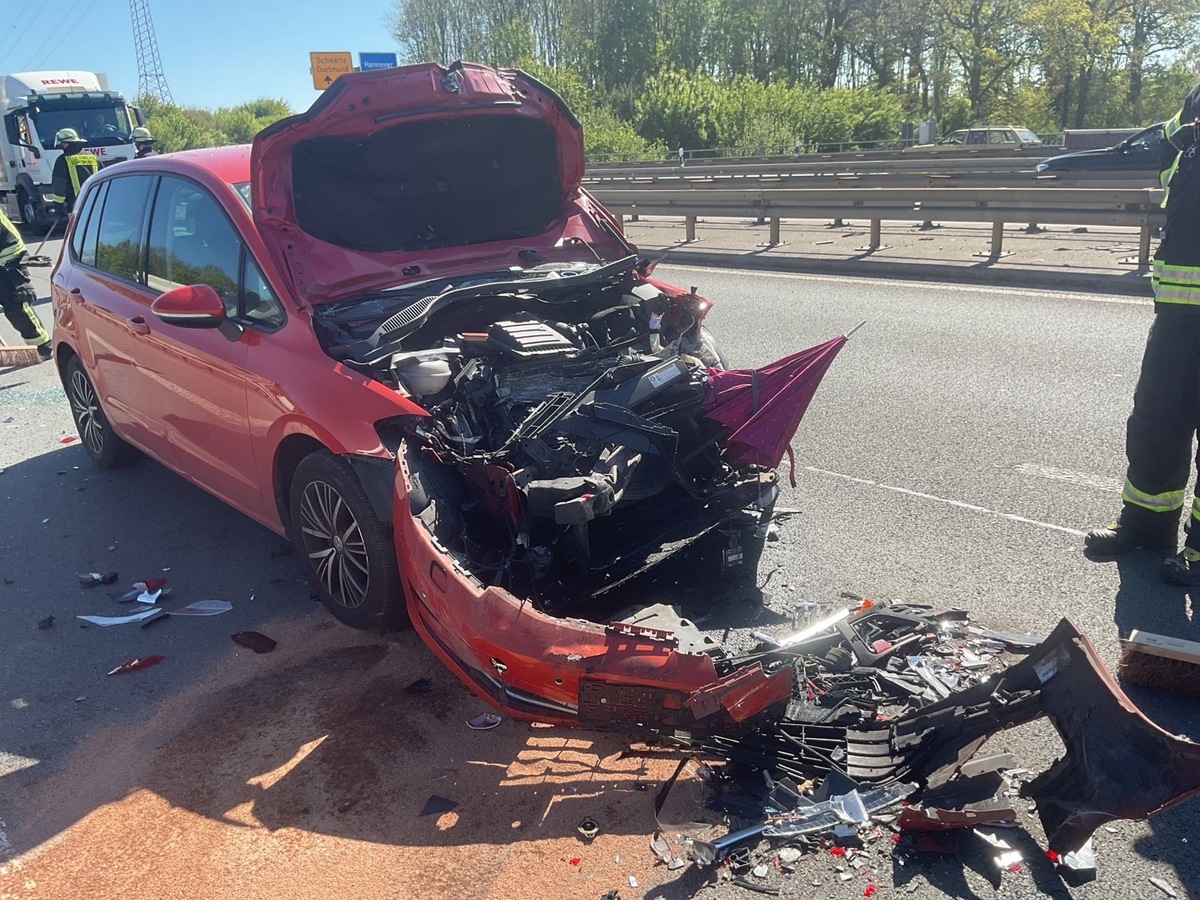 Dortmund, Nordrhein-Westfalen: Unfall mit drei Autos – eine Person schwer verletzt