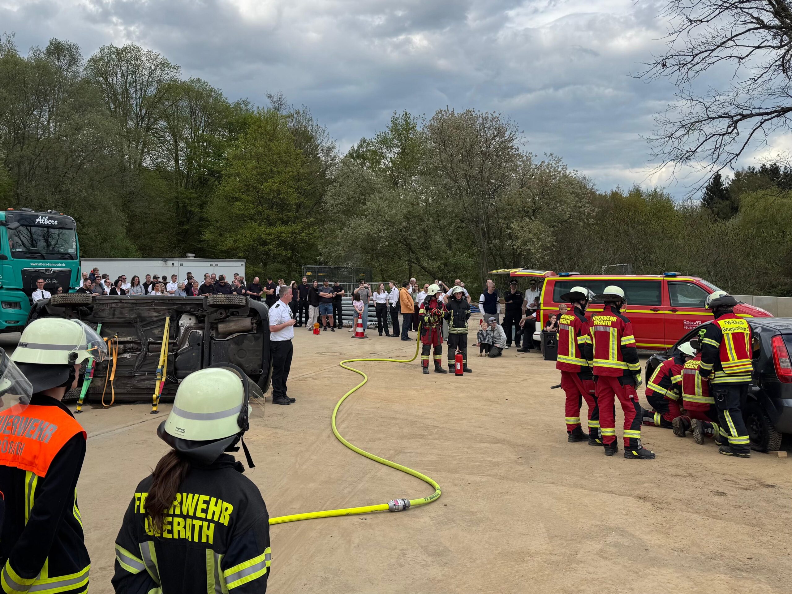 Rösrath/Overath, NRW: Feuerwehr trainiert Ernstfall – 21 Kräfte bestehen Prüfung