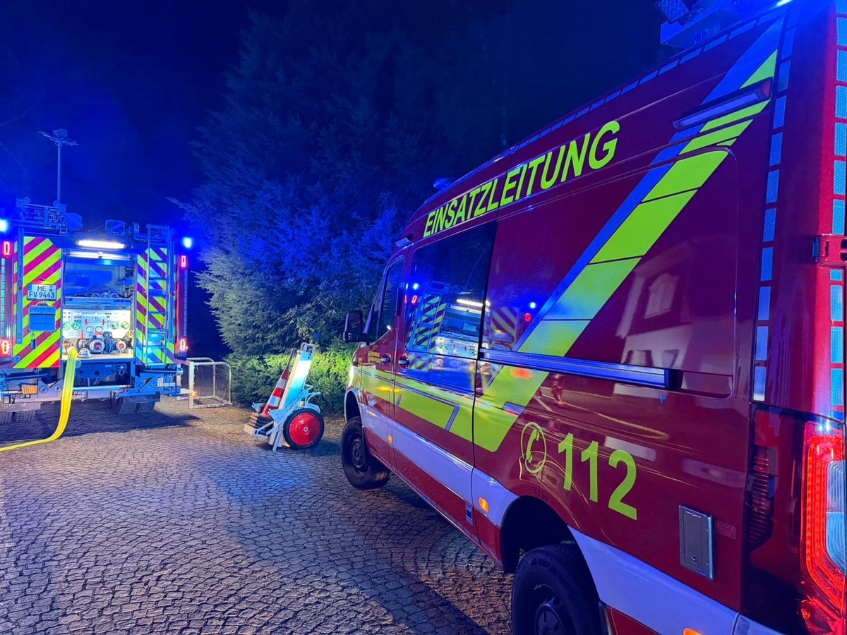 Velbert, Nordrhein-Westfalen: Flammen am Internat – Evakuierung in der Nacht