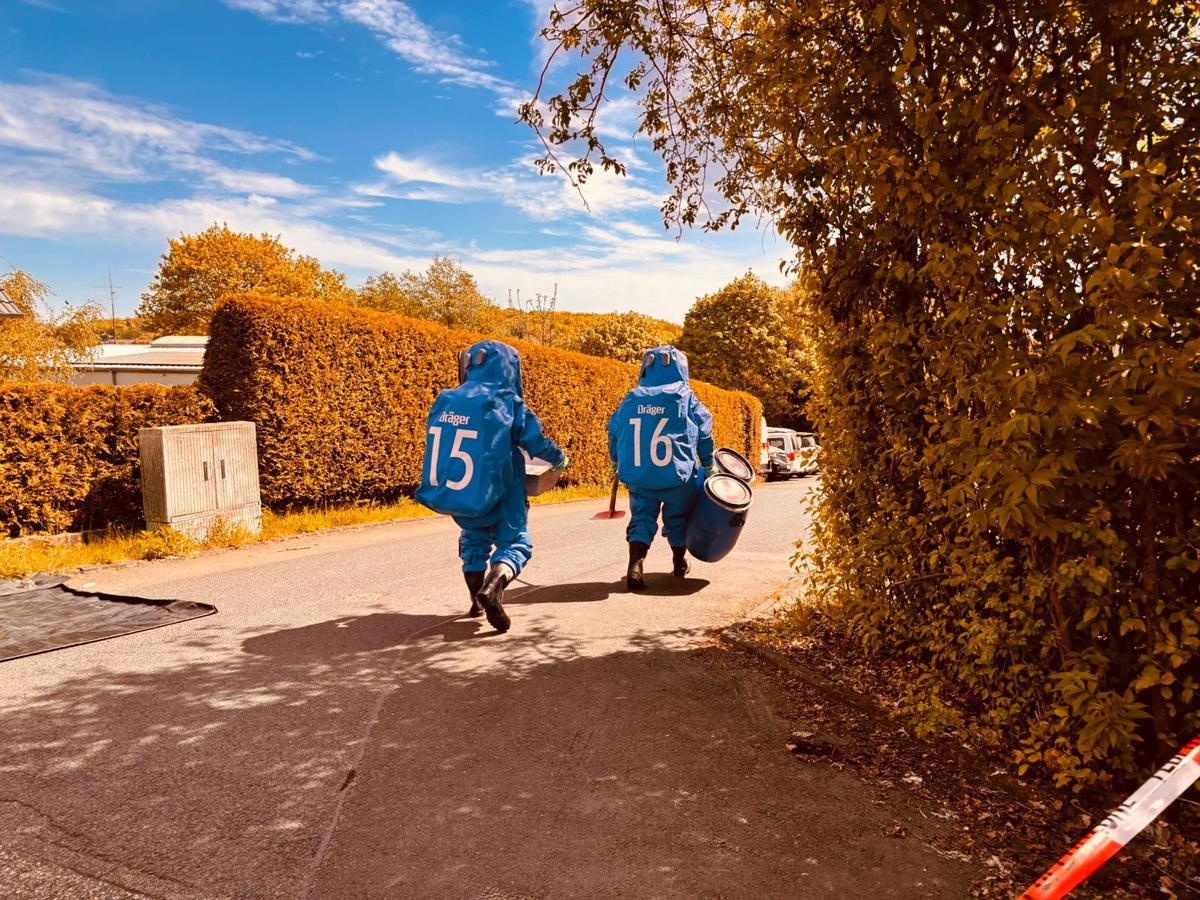 Remscheid, Nordrhein-Westfalen: Feuerwehr im Großeinsatz nach Chemieunfall