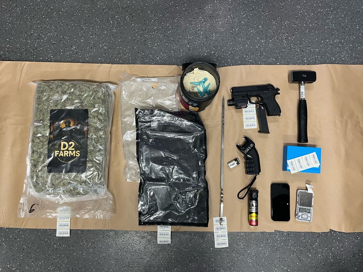 Köln, Nordrhein-Westfalen: Polizei nimmt mutmaßlichen Drogendealer fest