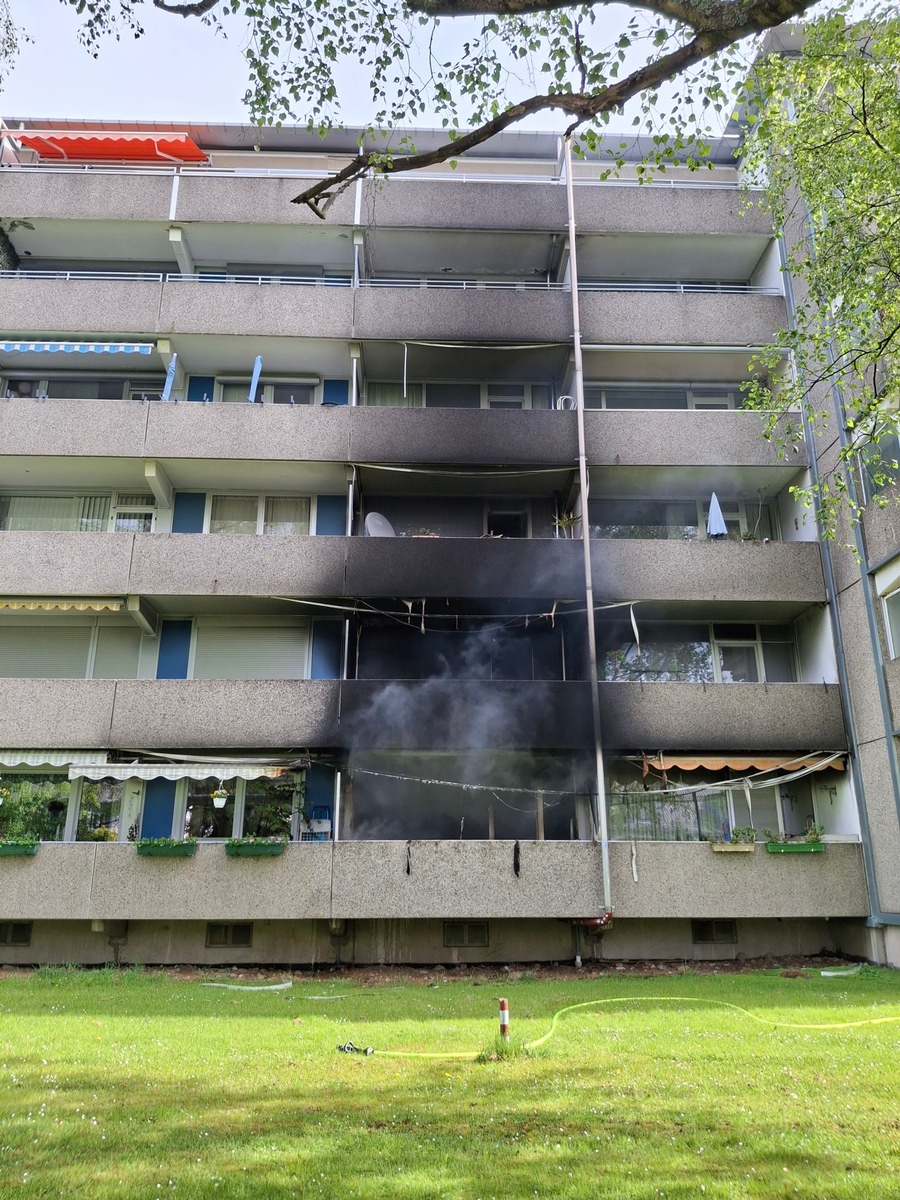Bonn, Nordrhein-Westfalen: Brand zerstört Wohnung – Nachbarwohnungen betroffen