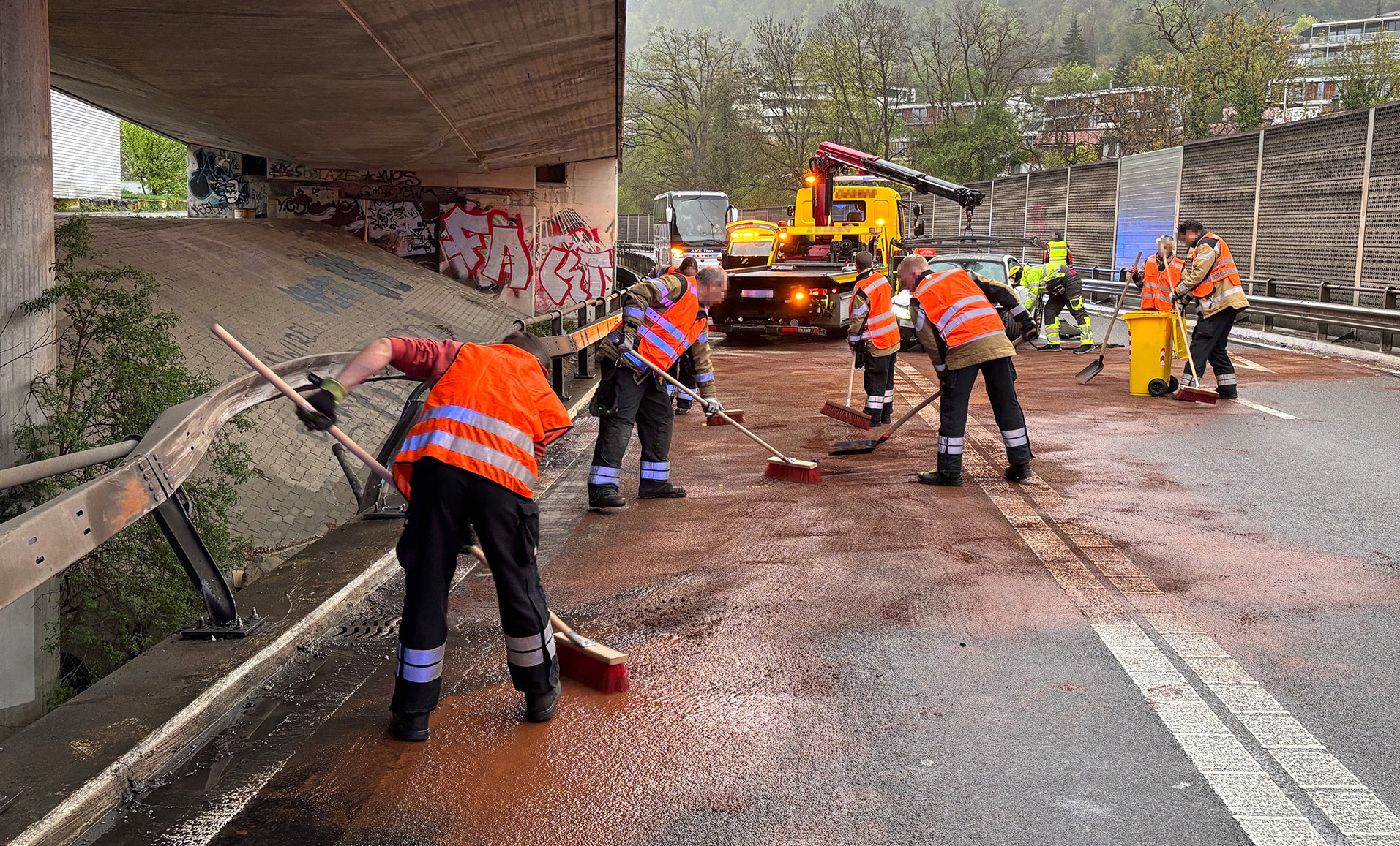 Liestal BL: BMW schleudert auf Gegenfahrbahn – Autobahn A22 stundenlang gesperrt