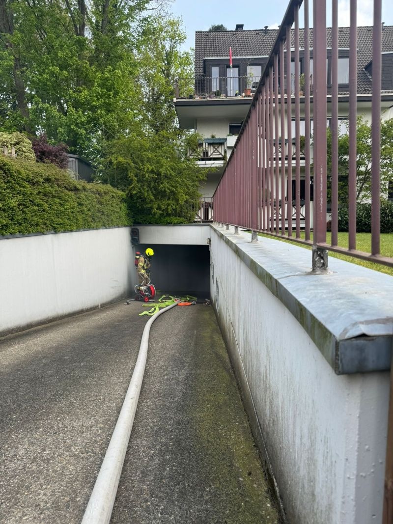 Ratingen, Nordrhein-Westfalen: Kohlenmonoxid-Gefahr durch Oldtimer-Abgase