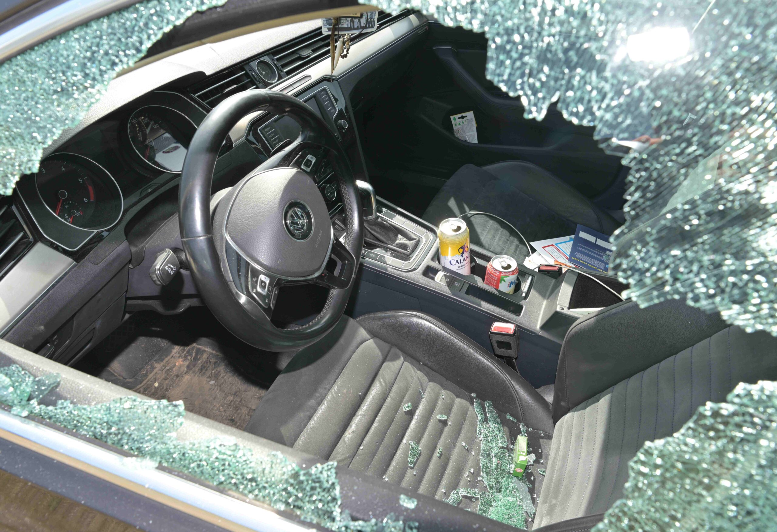 Herisau AR: Autoknacker schlagen Scheiben ein – mehrere Fahrzeuge betroffen