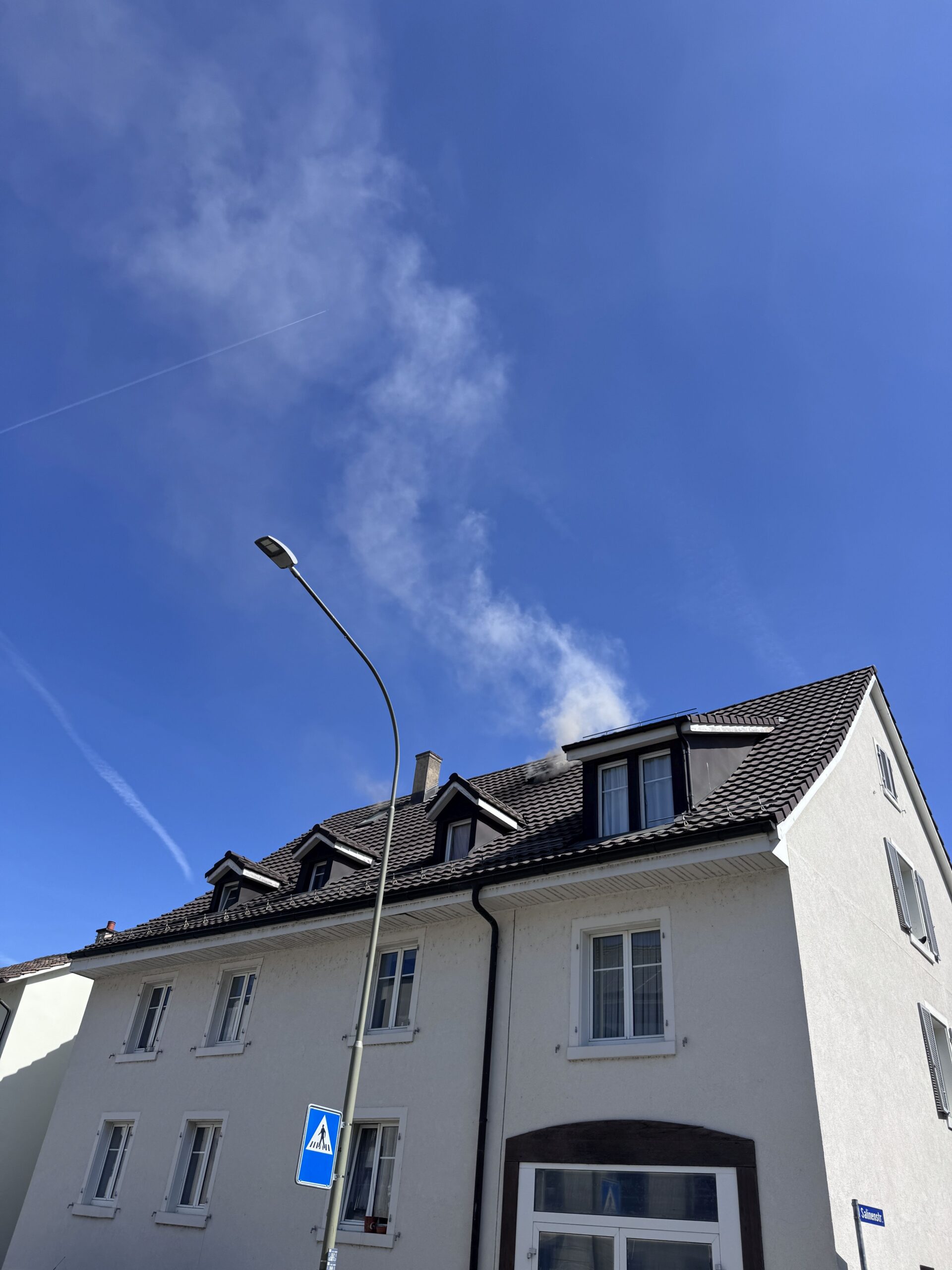 Birsfelden BL: Feuer im Dachstock – Wohnung nach Brand unbewohnbar, Ermittlungen laufen