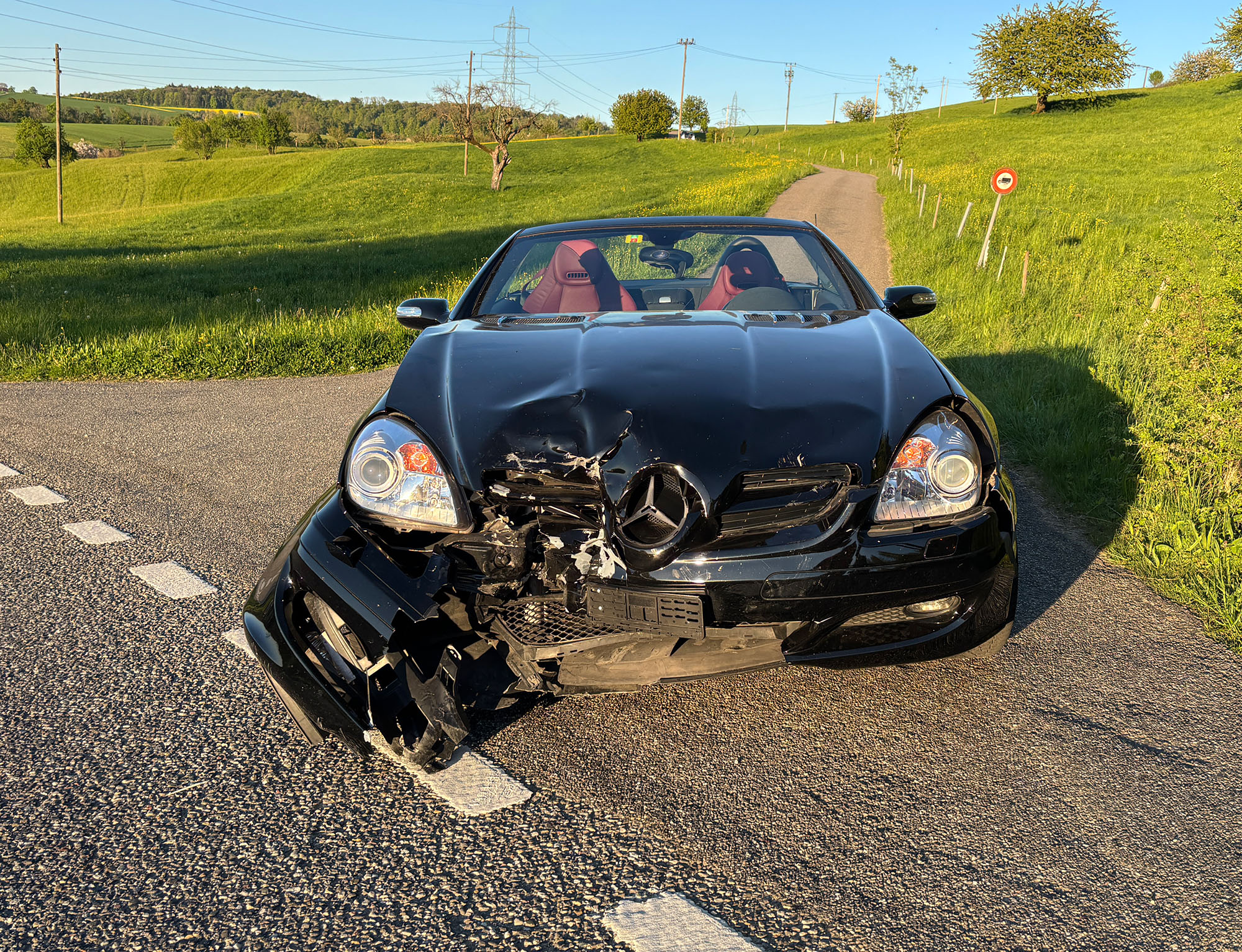 Rickenbach BL: Auto übersieht Töff wegen Sonne – zwei Personen bei Crash verletzt