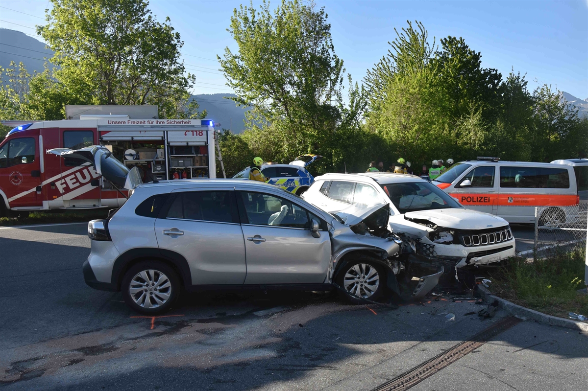 Zizers GR: Heftige Frontalkollision – drei Personen bei Crash verletzt