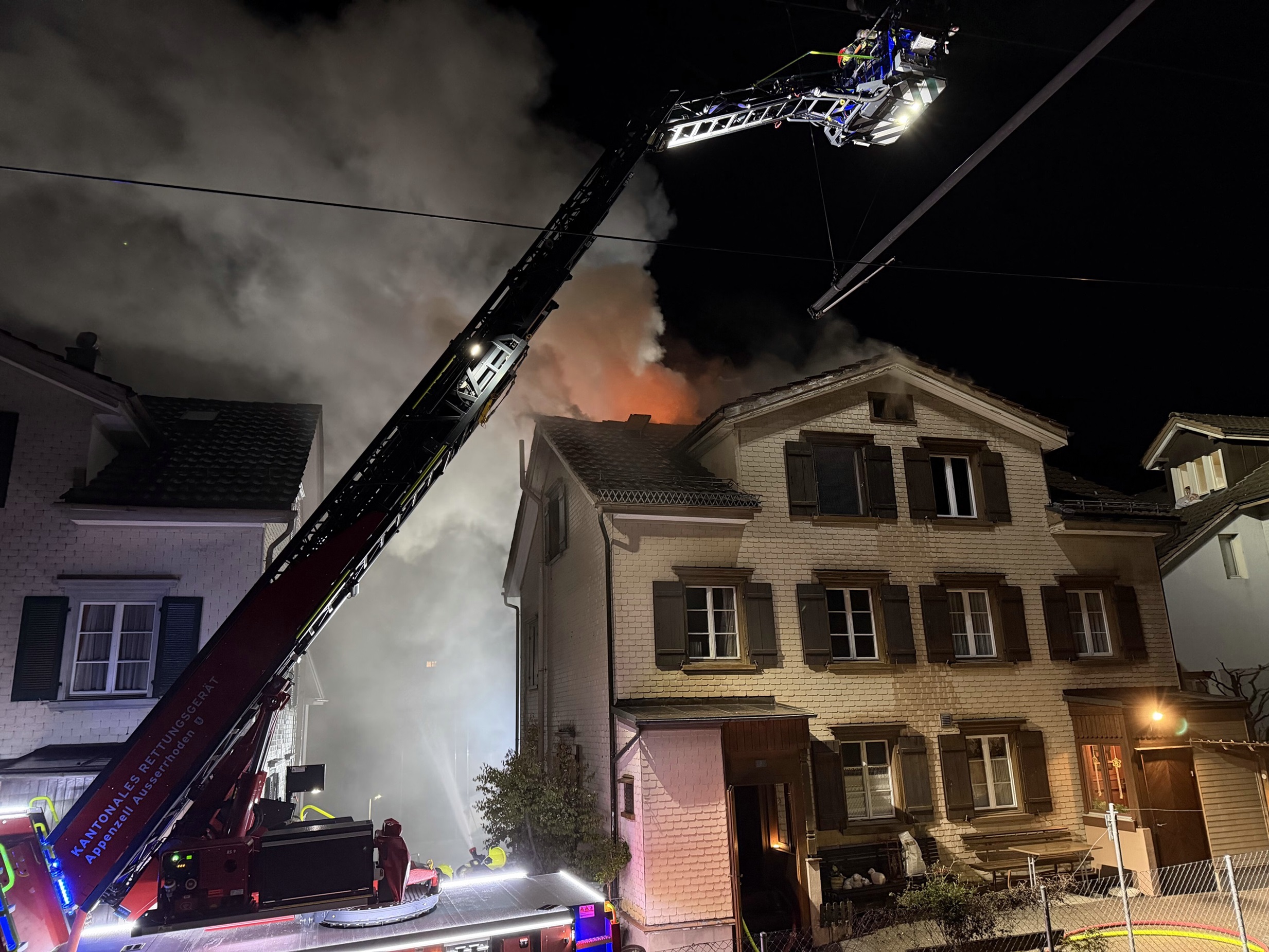 Herisau AR: Brand im Mehrfamilienhaus – Katze gerettet, über 100’000 Franken Schaden