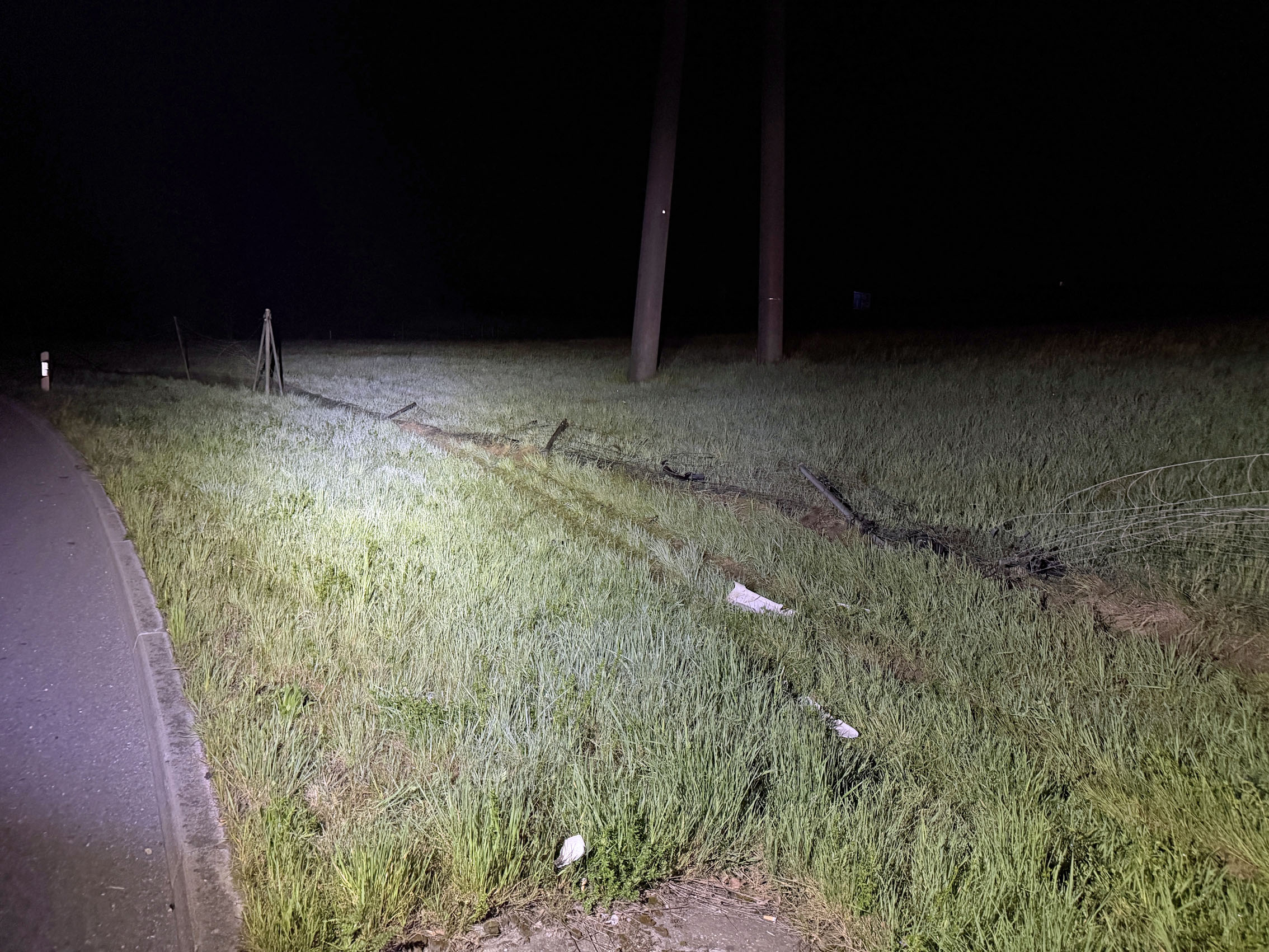 Ebikon LU: Audi fährt Wildschutzzaun nieder – Polizei sucht Fahrer nach Flucht