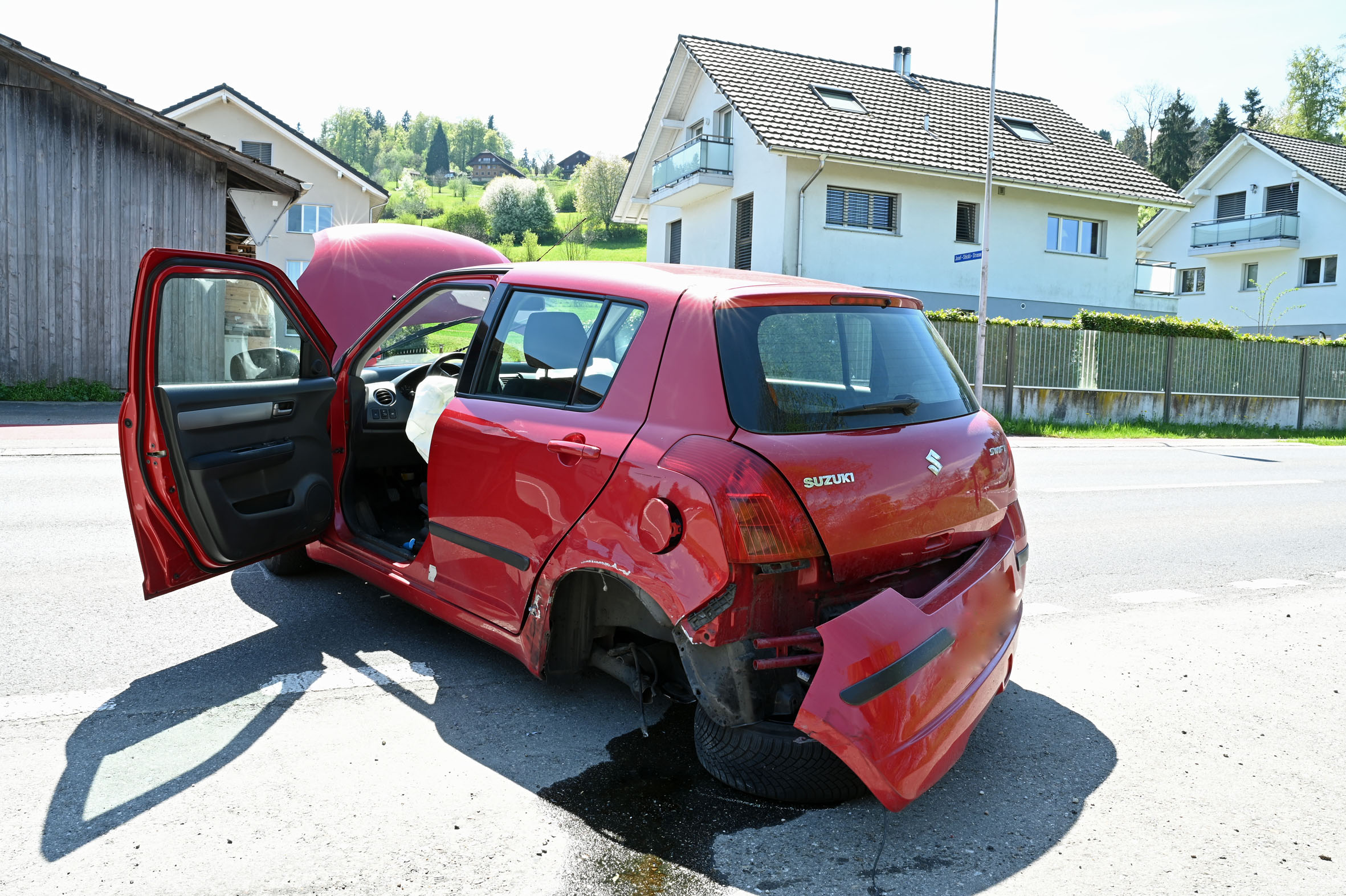 Mauensee LU: Autofahrerin gerät auf Gegenfahrbahn – Kollision fordert Verletzte