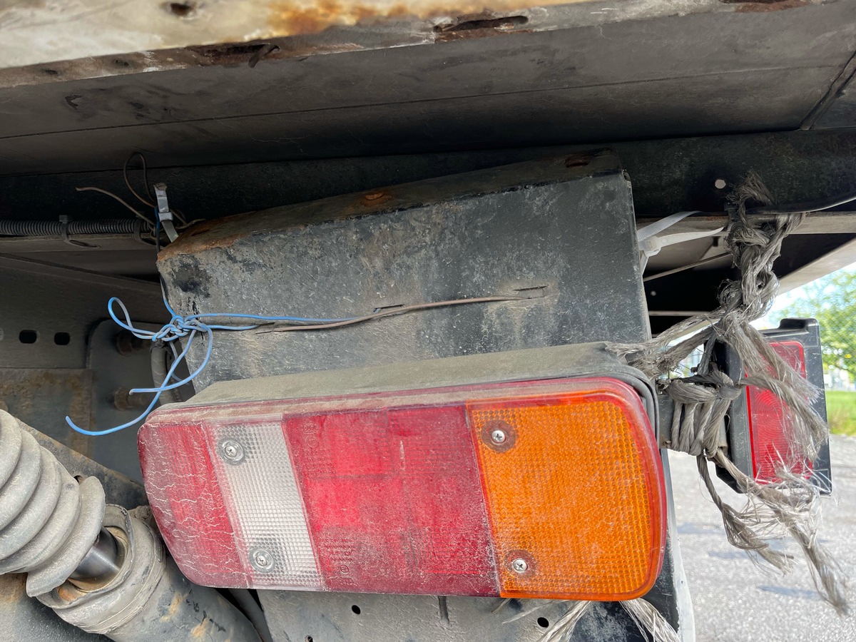 Kleve, Nordrhein-Westfalen: Tickende Zeitbombe auf Rädern – Polizei legt Lkw still