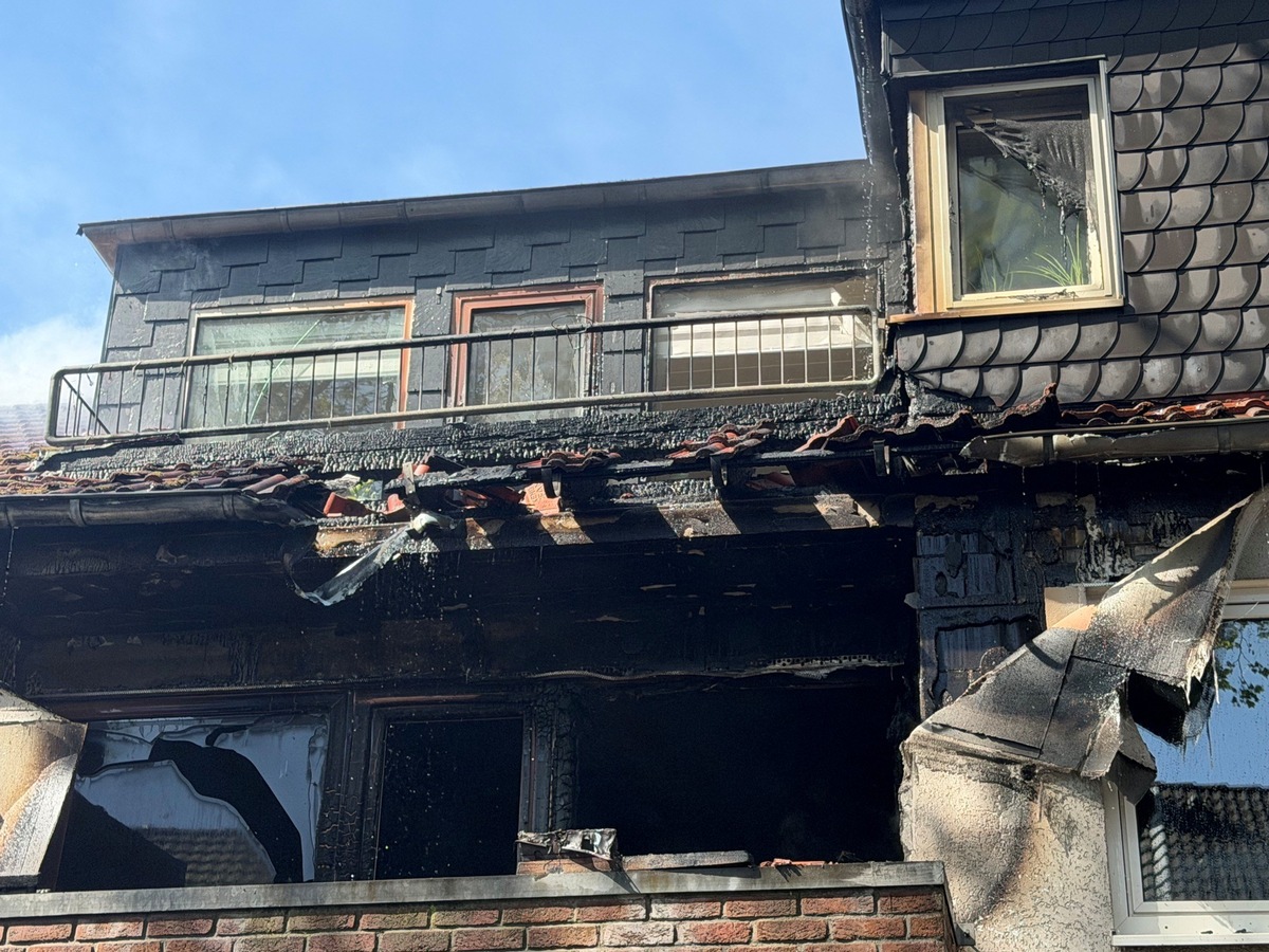 Oberhausen, Nordrhein-Westfalen: Balkonbrand greift auf Wohnung über
