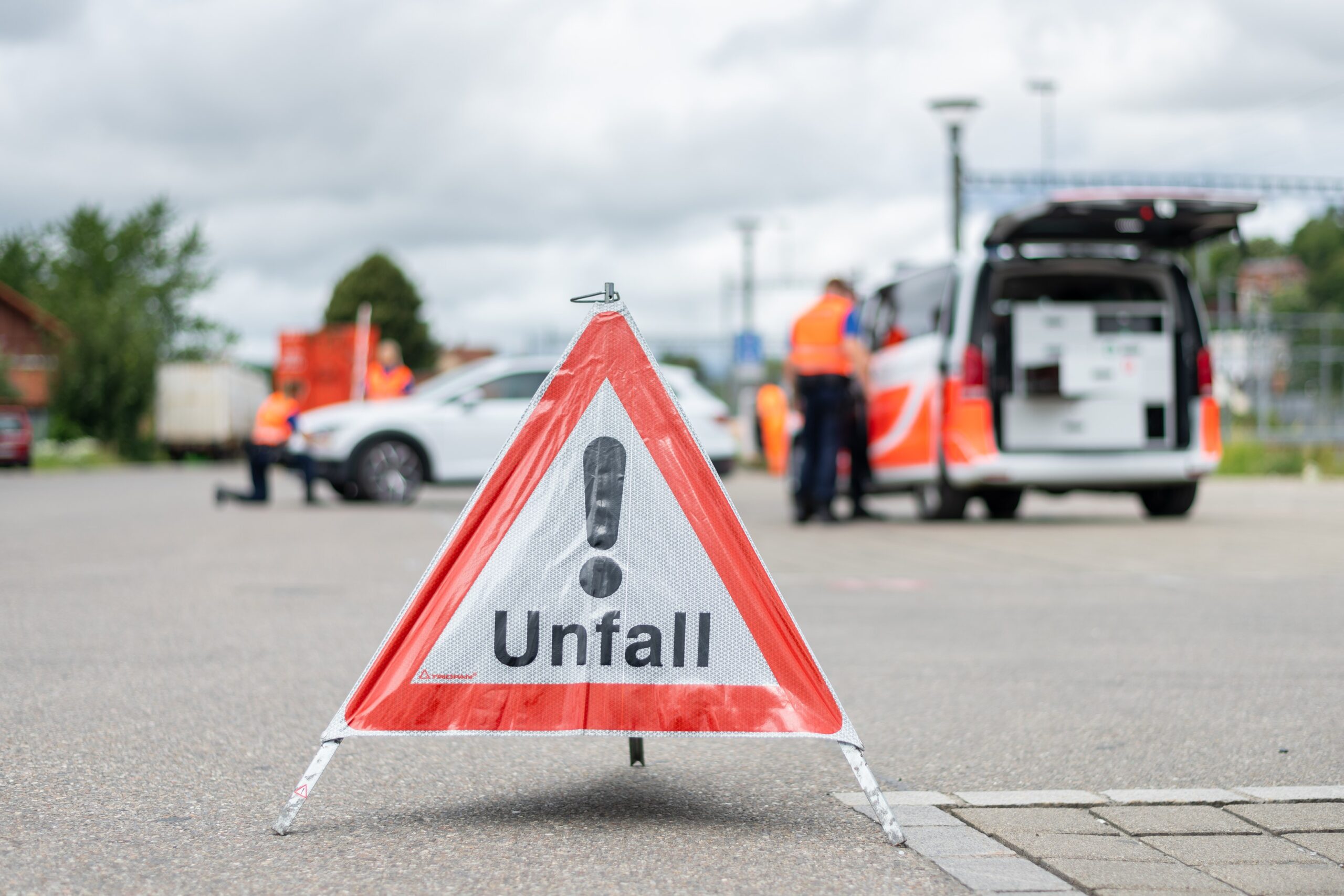 Winterthur ZH: Sonne blendet Fahrer – Auffahrkollision fordert Verletzten