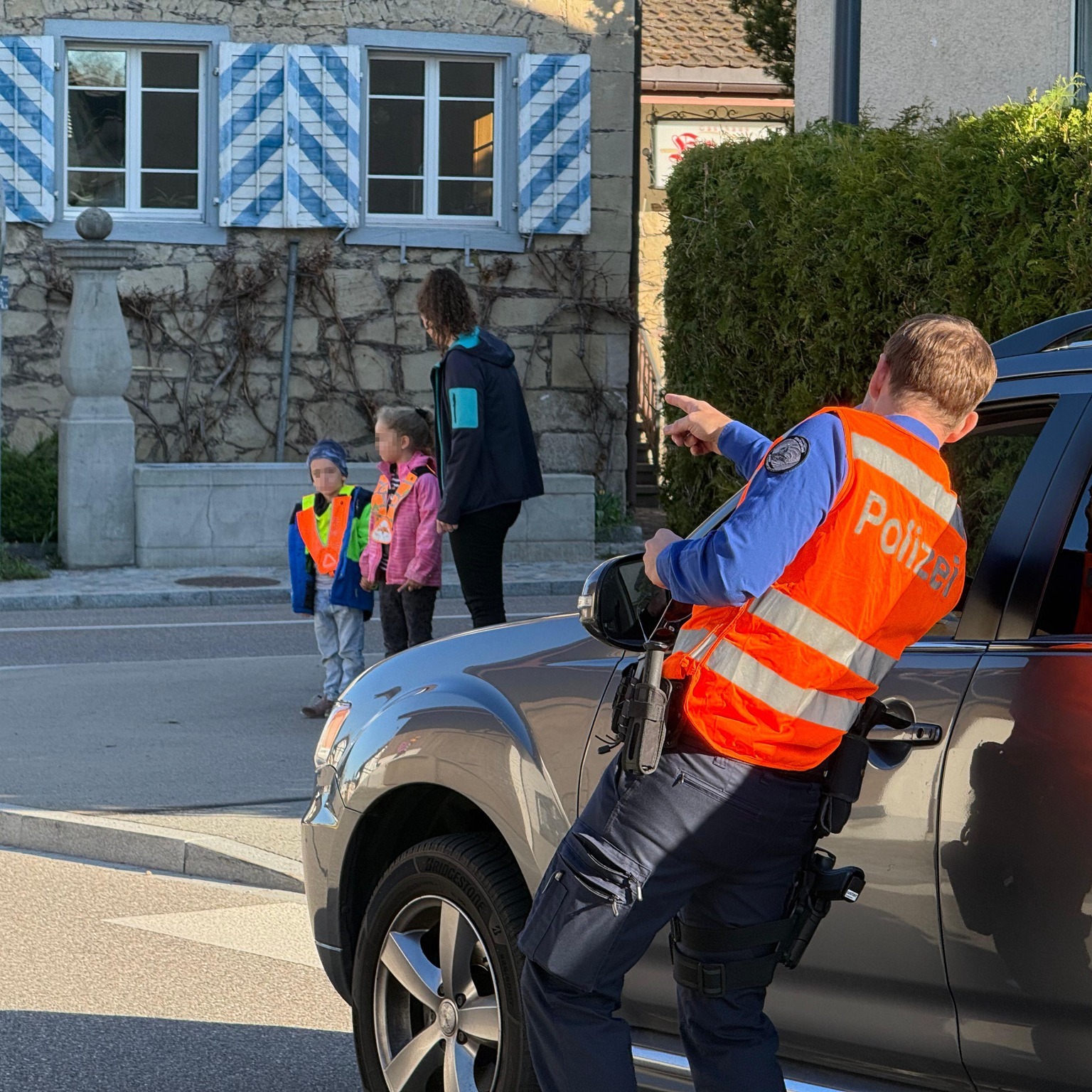 Uster ZH: Kinder lernen richtiges Verhalten im Verkehr – doch viele Lenker missachten Vortritt