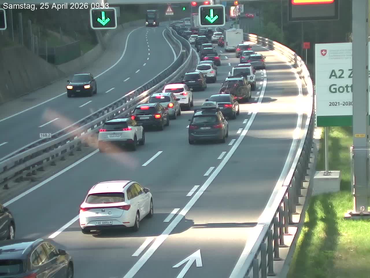 Gotthard UR: Fünf Kilometer Stau vor Tunnel – bis zu 50 Minuten Zeitverlust