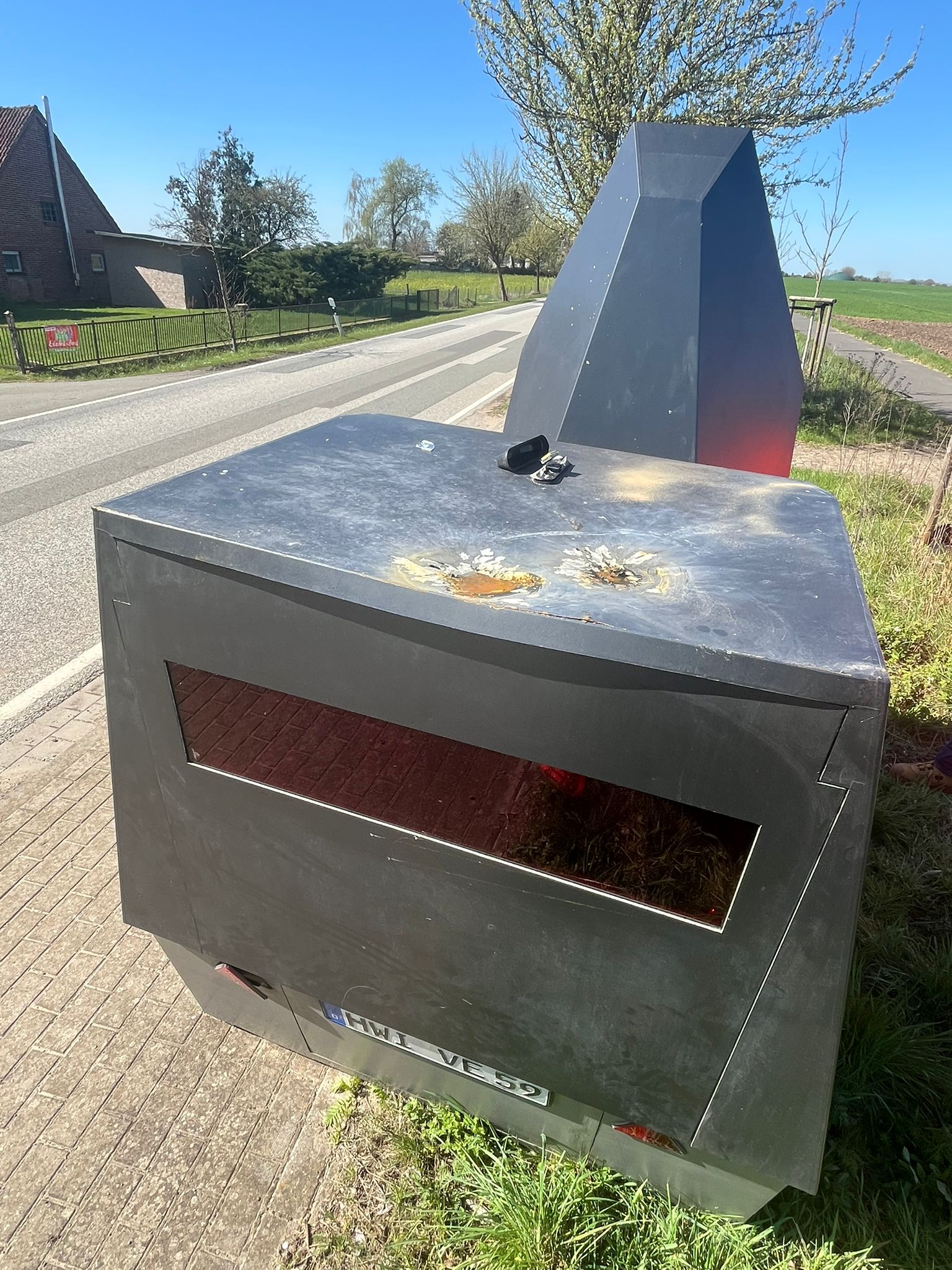 Dreilützow, Mecklenburg-Vorpommern: Detonationen zerstören Blitzeranhänger