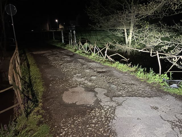 Linse, Niedersachsen: Betrunkener rammt Brückengeländer und flüchtet