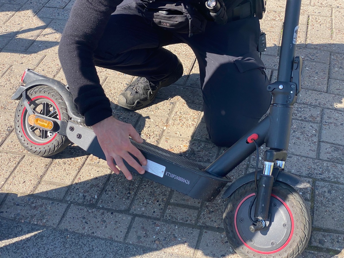 Osnabrück, NDS: In Badeschlappen unterwegs – Polizei stoppt frisierten E-Scooter