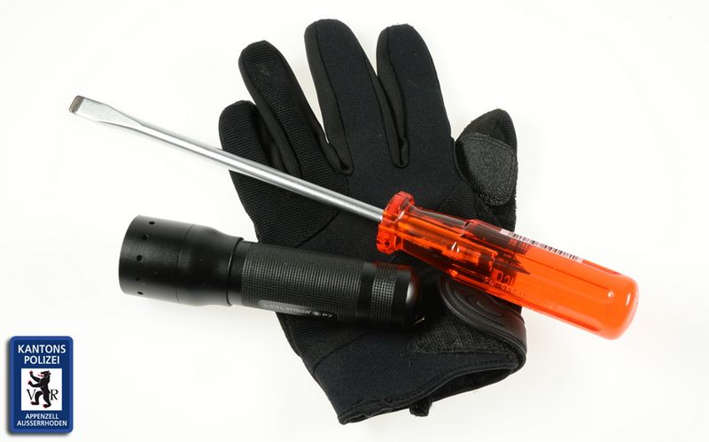 Bühler AR: Einbrecher flüchtet aus FC-Kiosk – Polizei jagt Täter mit Diensthund