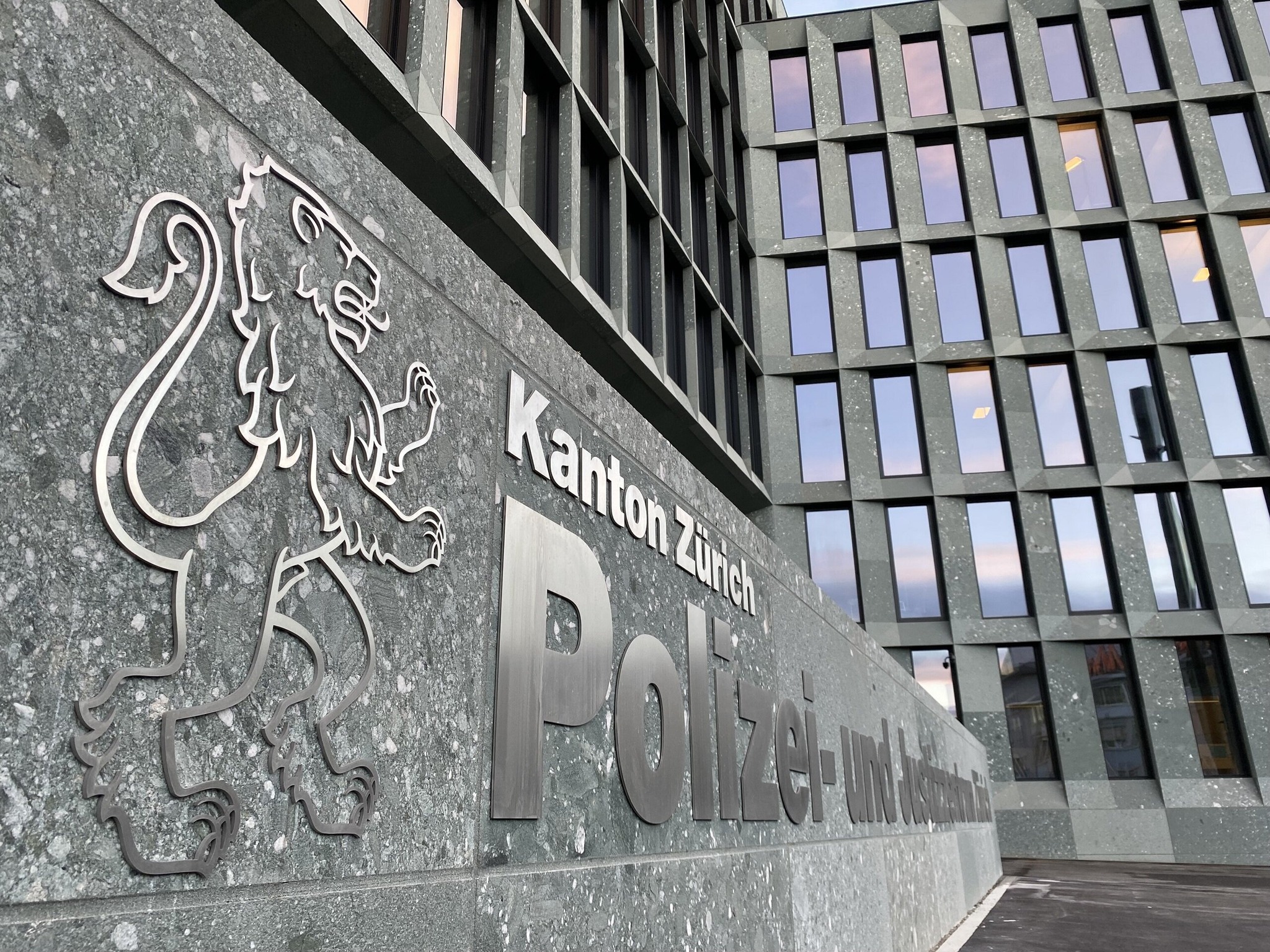 Zürich ZH: Kontrollen bei Verkehrsdiensten – zwei Firmen wegen Verstössen verzeigt