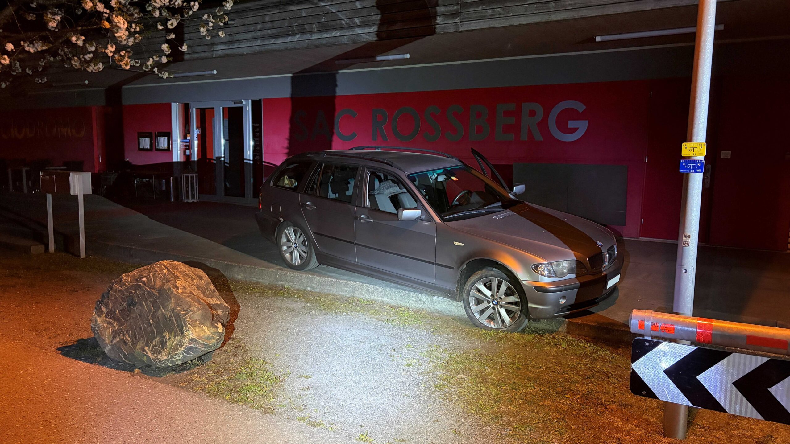 Zug ZG: Nächtliche Strolchenfahrt endet mit Festnahmen – BMW beschädigt