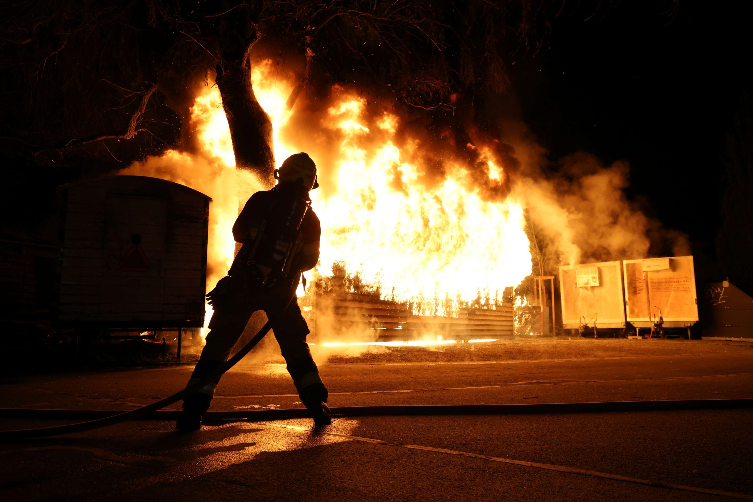 Zug ZG: Feuer in Männerbadi richtet grossen Schaden an – Ursache unklar