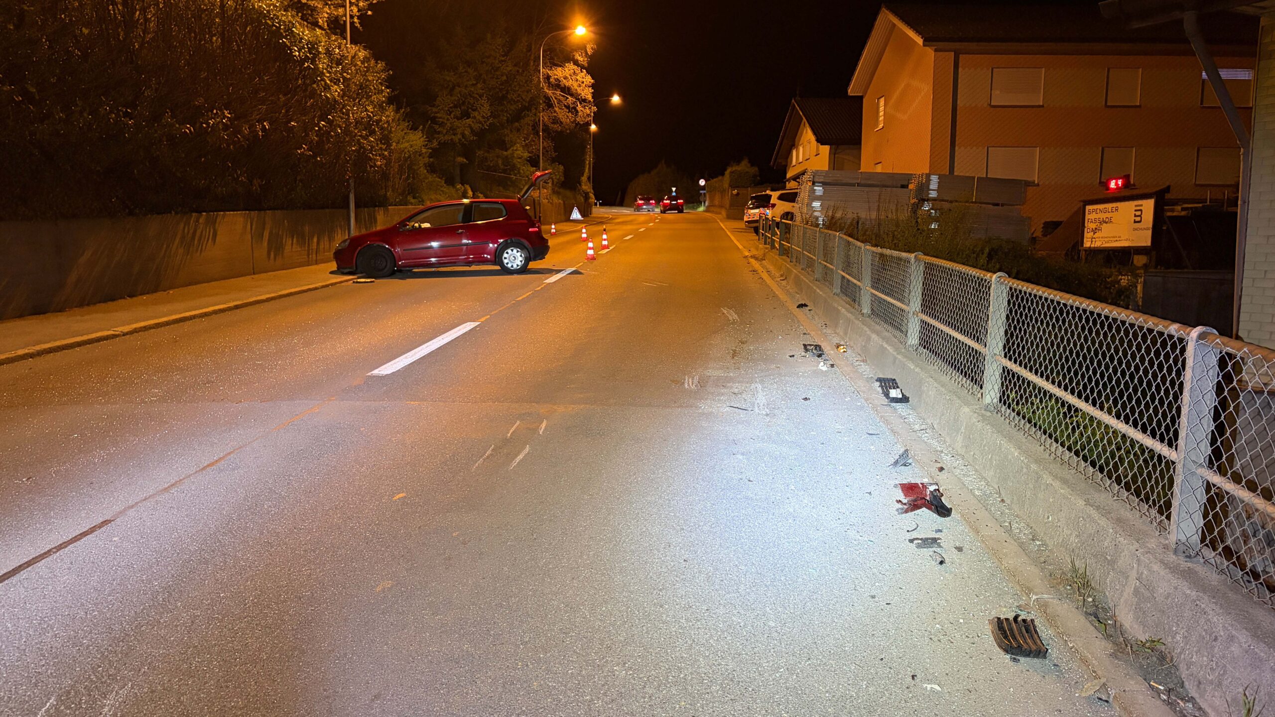 Menzingen ZG: Betrunkener Autofahrer ohne Ausweis verunfallt schwer