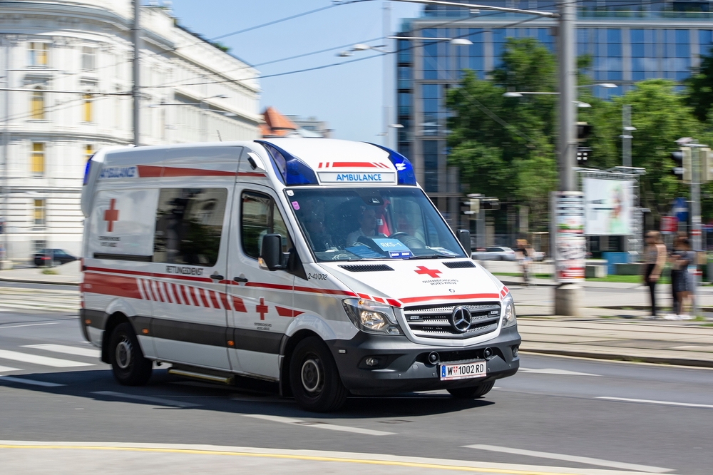 Innsbruck, Tirol: Jugendlicher (16) von Straßenbahn erfasst und verletzt