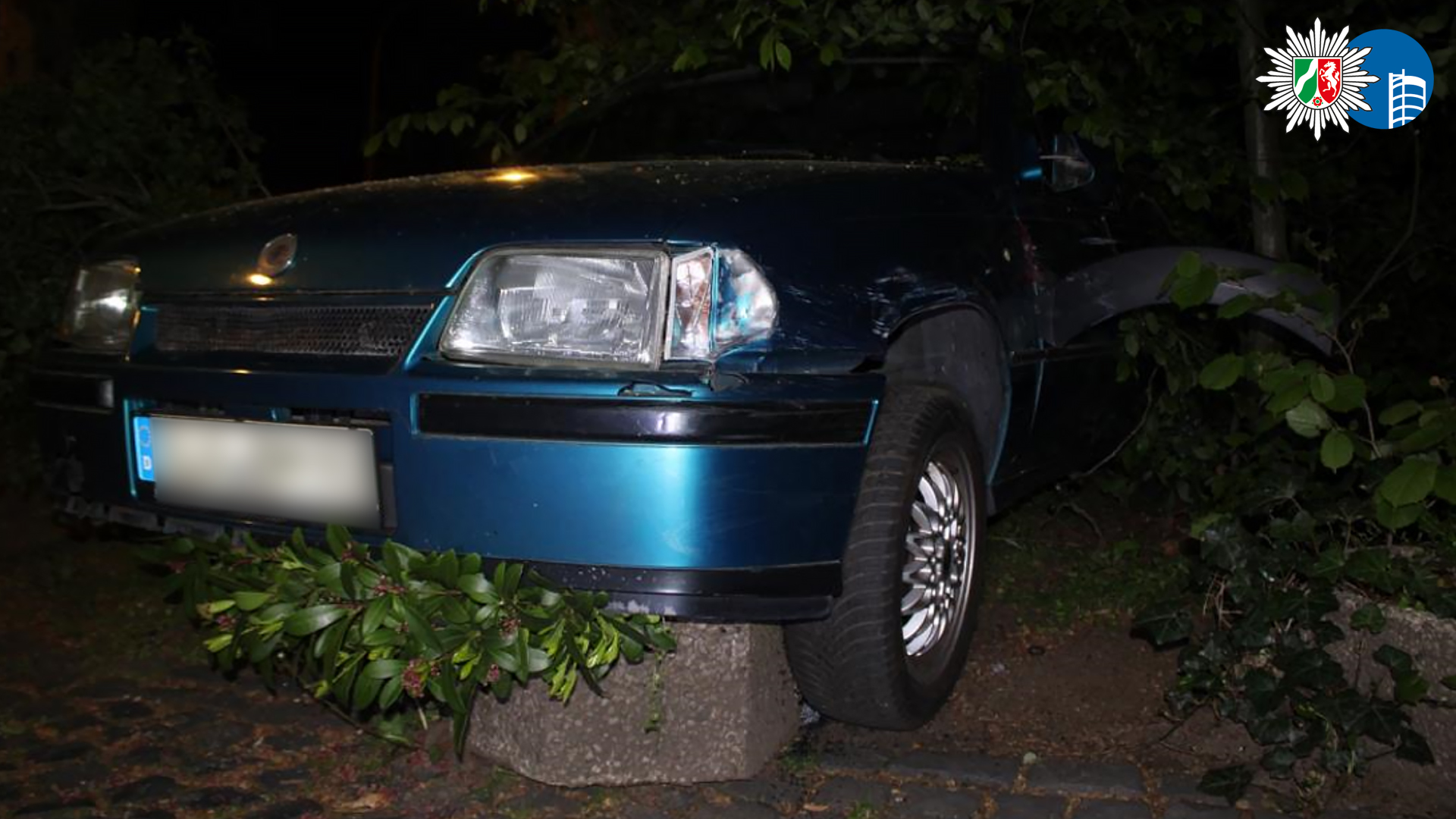 Oberhausen, NRW: Autodieb rast über Friedhofsparkplatz und wird festgenommen