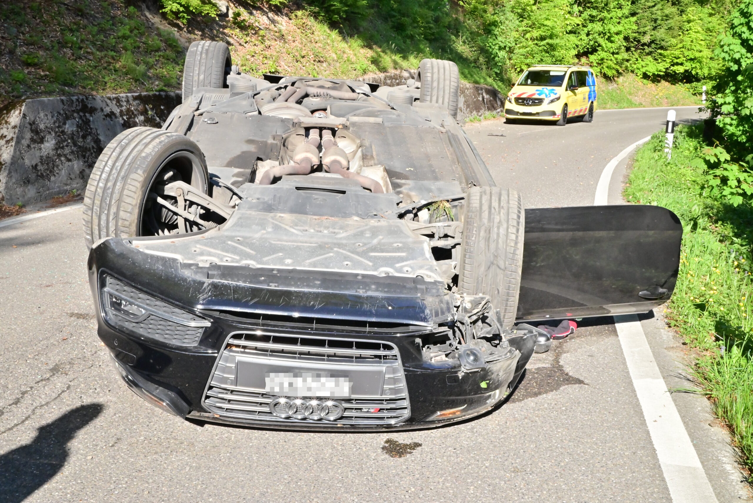 Schmerikon SG: Heftiger Selbstunfall mit Überschlag – Lenker alkoholisiert unterwegs