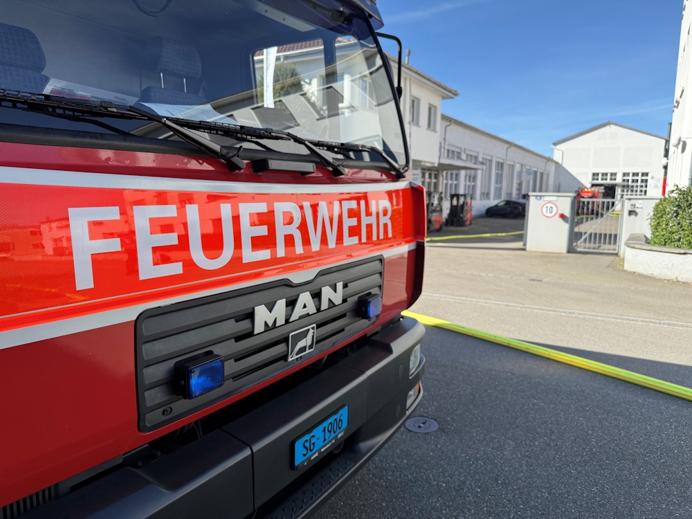St.Gallen SG: Grossbrand in Industriebetrieb – aufwendiger Einsatz mit Spezialmaterial