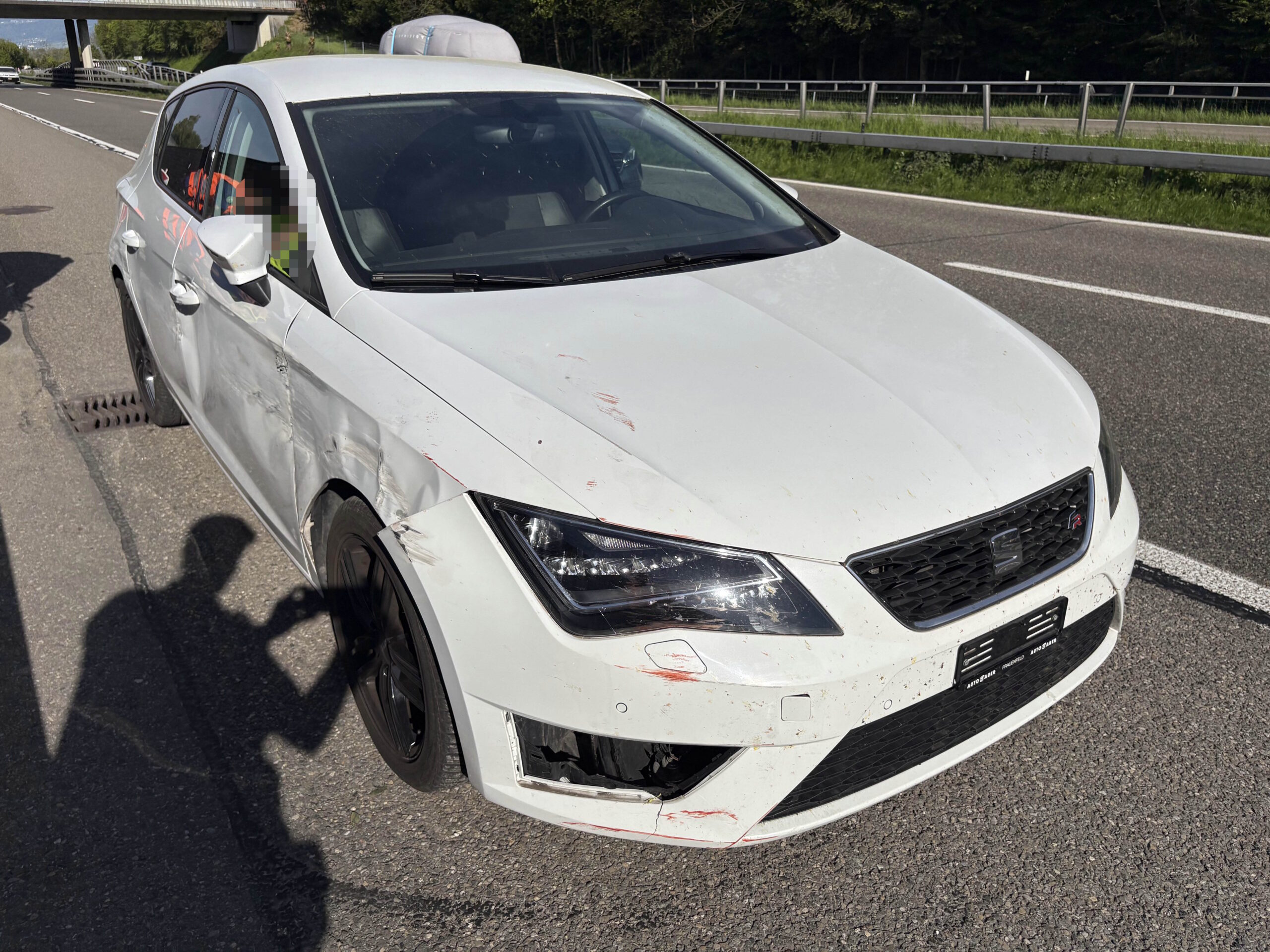 Staad SG: Sekundenschlaf am Nachmittag – 19-Jährige prallt in Leitplanke