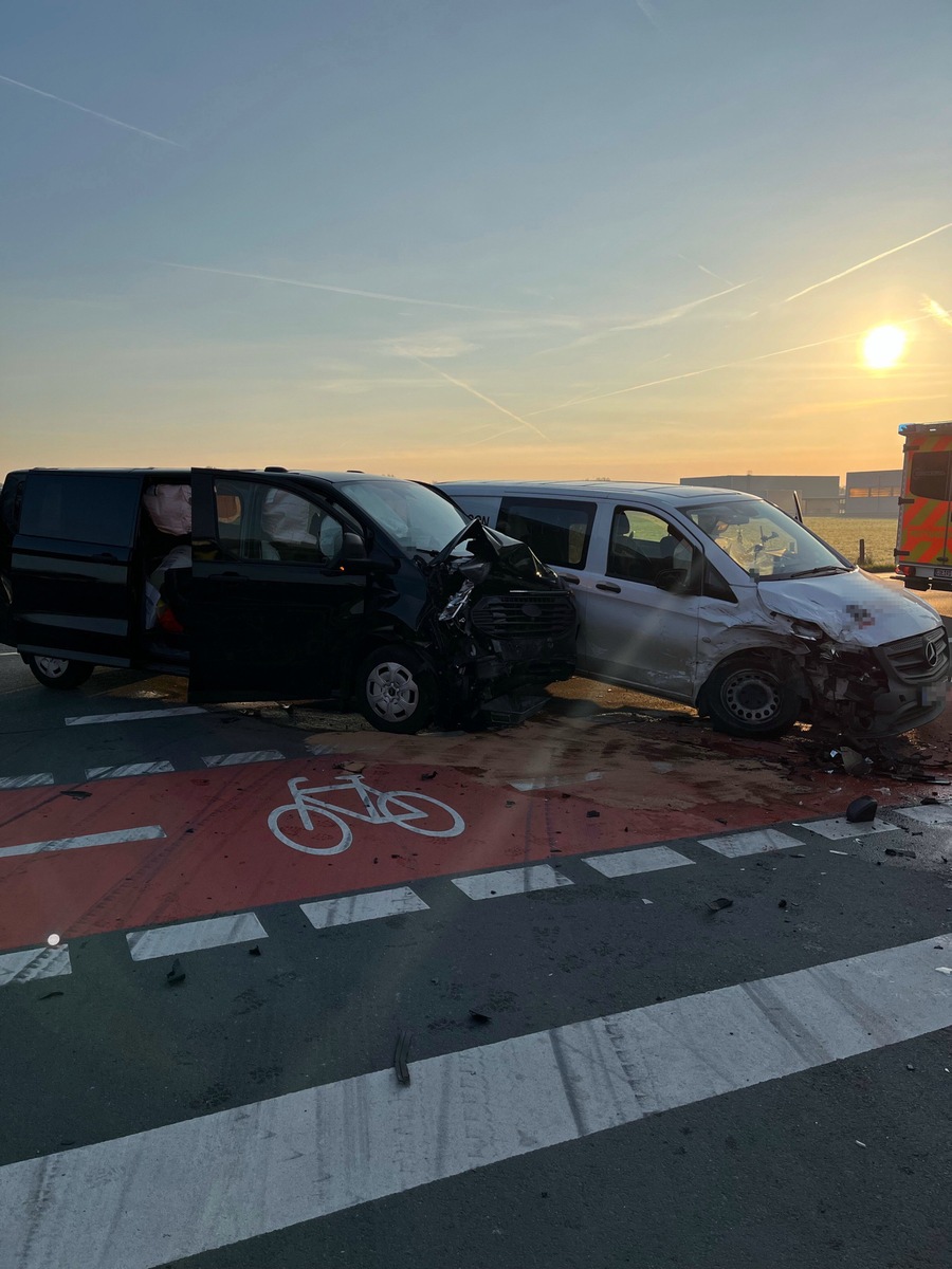 Coesfeld, Nordrhein-Westfalen: Drei Verletzte nach Kollision auf B525