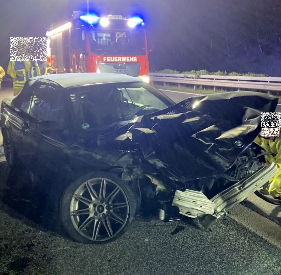 Kaiserslautern, RLP: BMW kracht in Lkw-Heck – 19-Jähriger verletzt sich bei Crash
