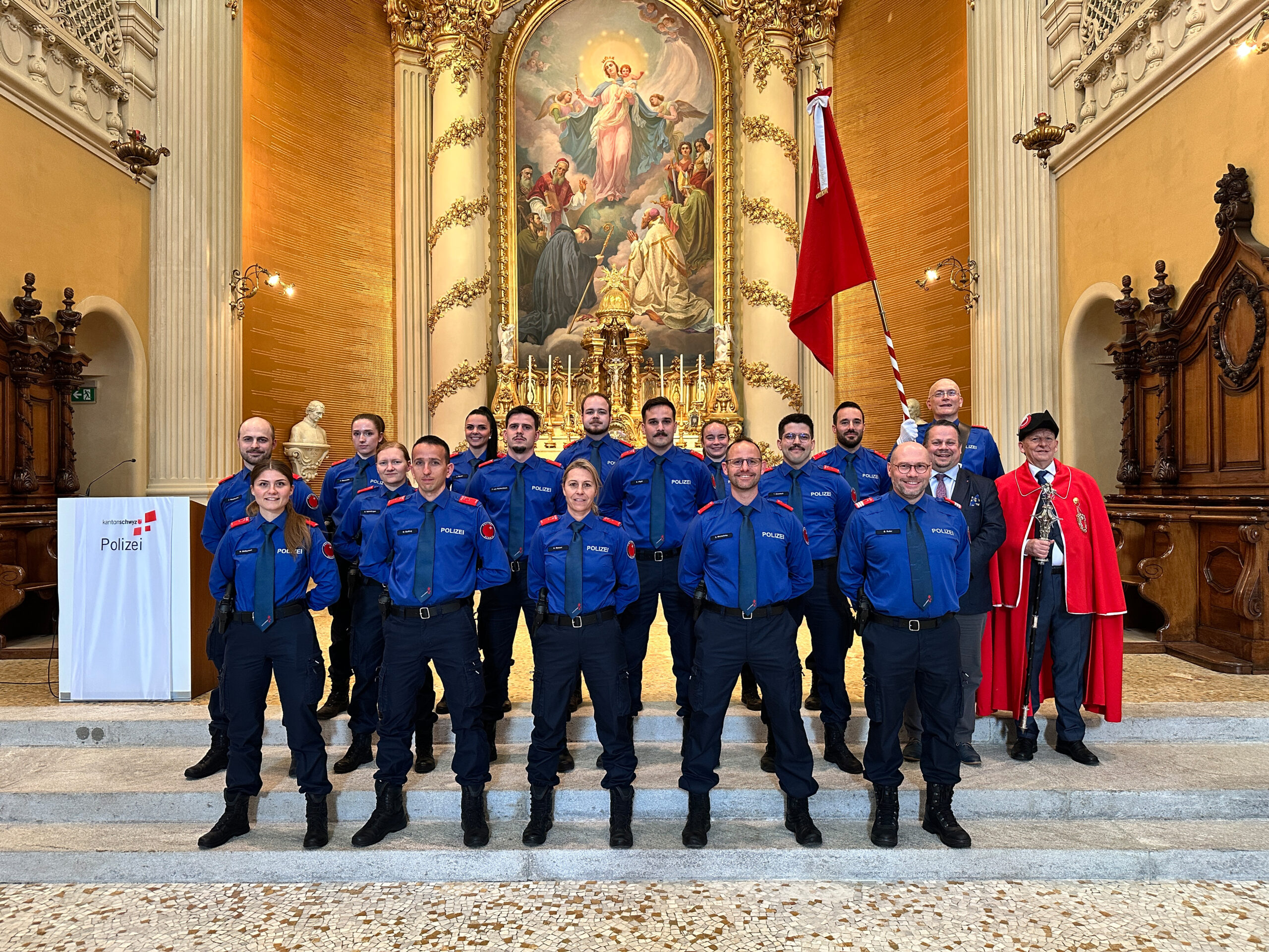 Schwyz SZ: Feierliche Vereidigung – 14 Polizisten neu im Korps