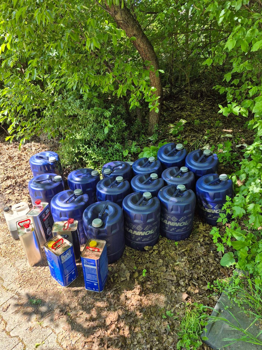 Baden-Baden, Baden-Württemberg: 300 Liter Altöl abgeladen – Polizei sucht Täter
