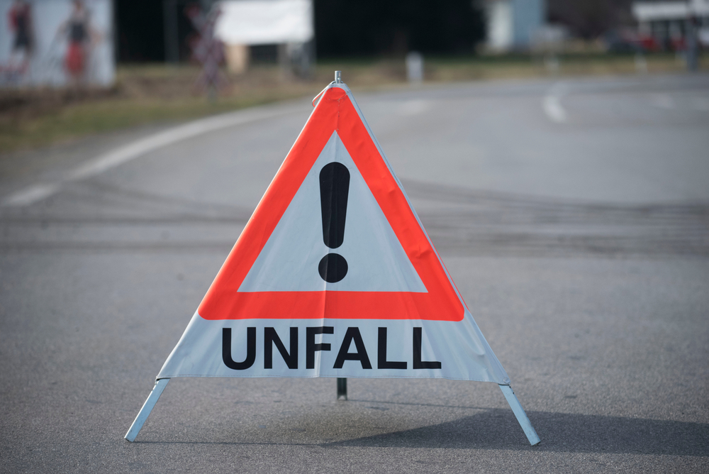 Innsbruck, Tirol: Unfall auf Inntalautobahn – Lkw kommt quer über Fahrbahn zum Stillstand