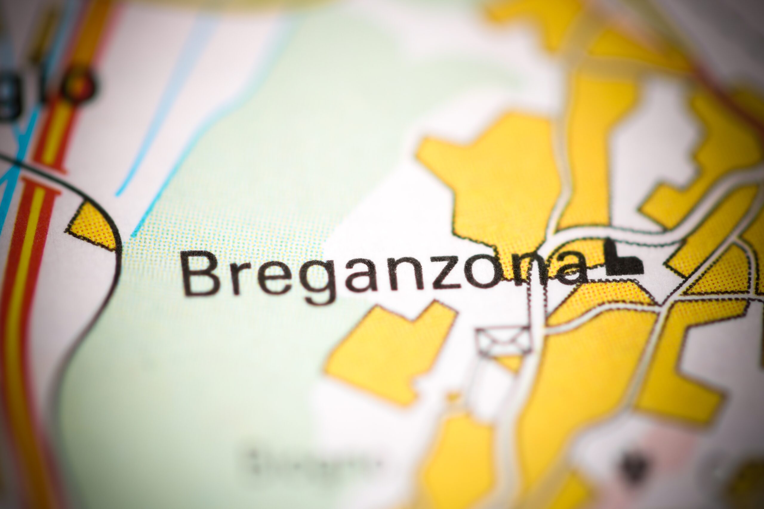Breganzona TI: Auto brennt in Tiefgarage – dichter Rauch und grosser Schaden