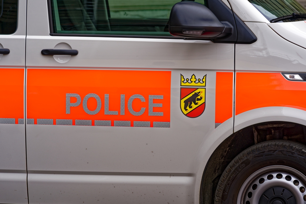 Hinterkappelen BE: Einbrecher stiehlt Auto und flüchtet – Polizei schnappt Täter im Wald