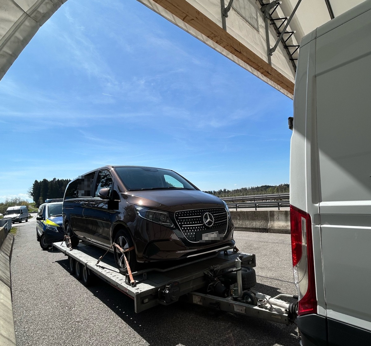 Lindau, BW: Zoll erhebt 30.000 Euro für Leichenwagen-Import