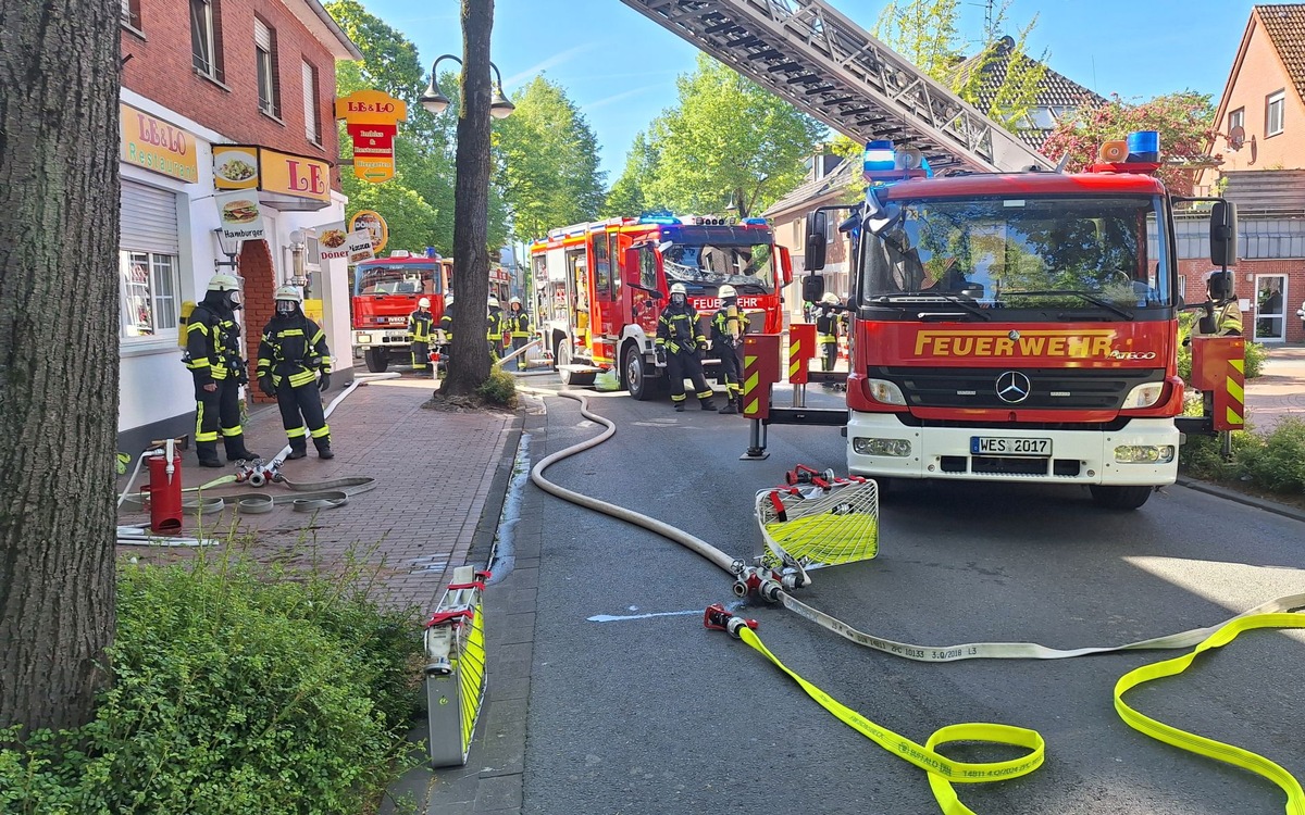 Sonsbeck, NRW: Feuerwehr rückt zu vermeintlichem Dachstuhlbrand aus